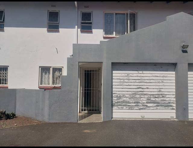 3 BEDROOM FLAT FOR SALE IN PINETOWN CENTRAL